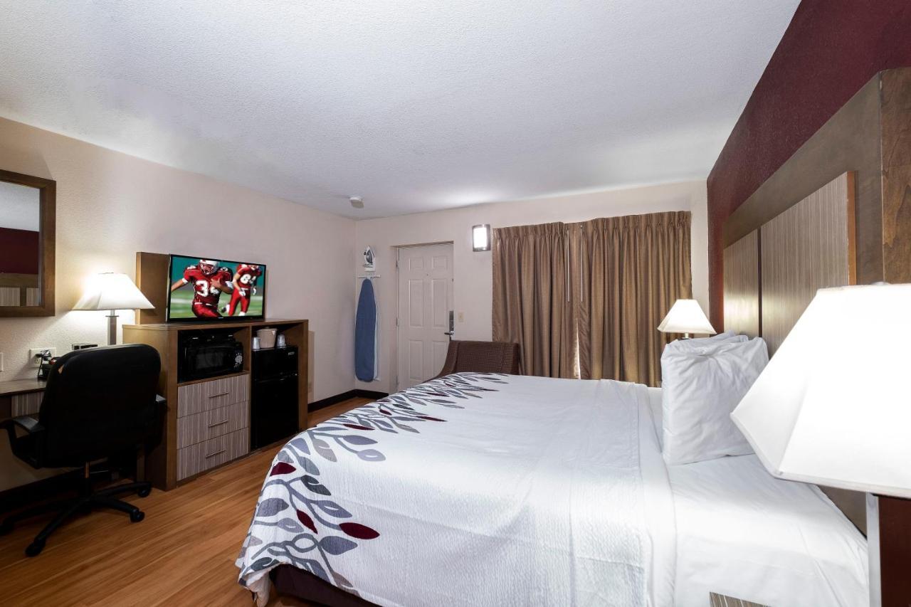 Red Roof Inn Neptune - Jersey Shore Екстериор снимка