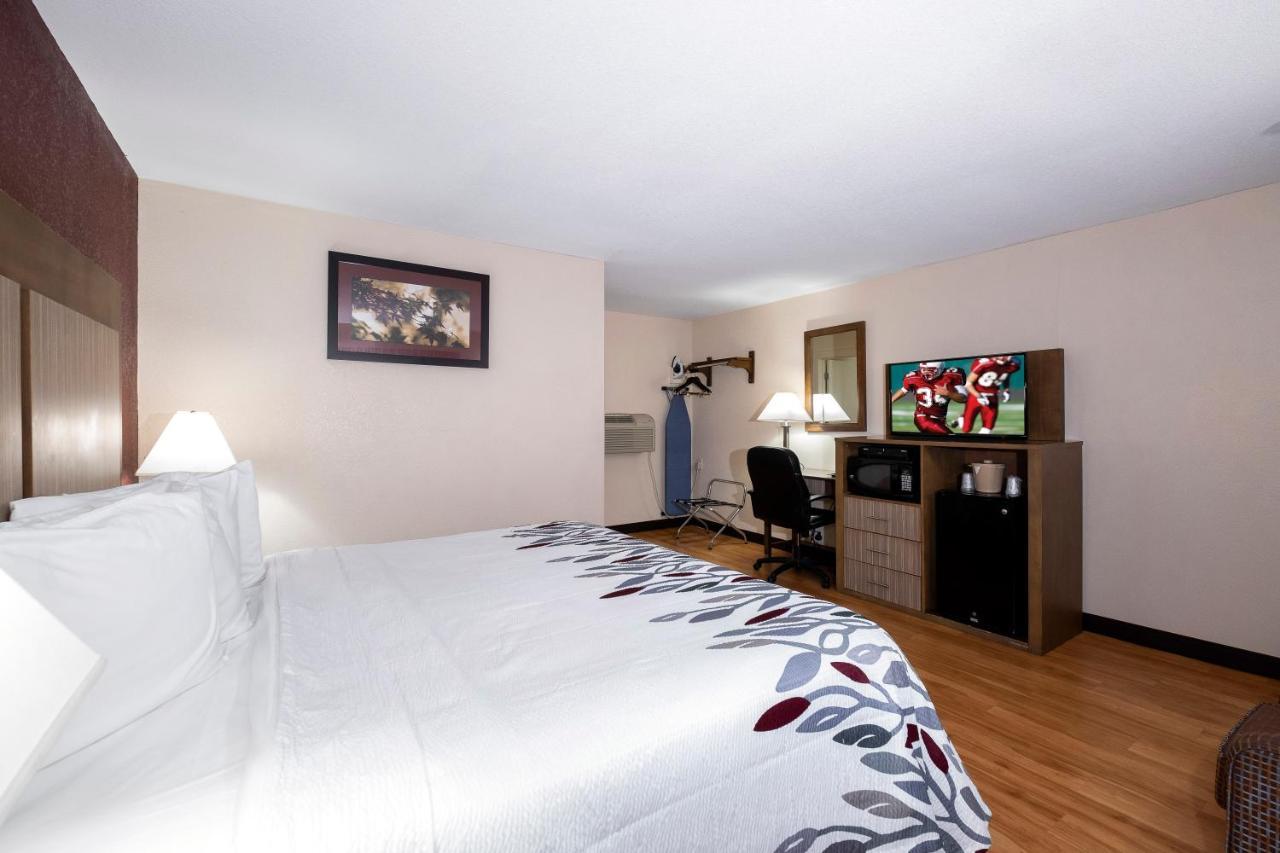 Red Roof Inn Neptune - Jersey Shore Екстериор снимка