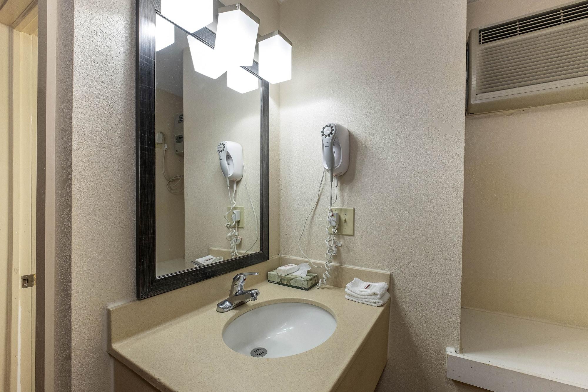 Red Roof Inn Neptune - Jersey Shore Екстериор снимка